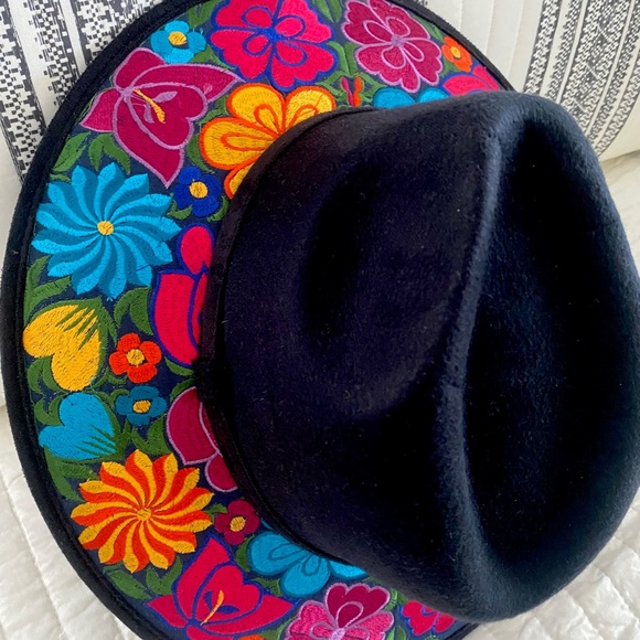 BEAUTIFUL BLUE SUEDE EMBROIDERED HAT